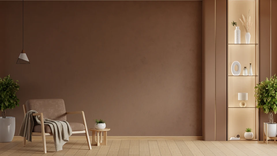 Intérieur moderne aux tons chauds avec fauteuil en bois et tissu beige, plaid gris, étagères murales illuminées intégrées