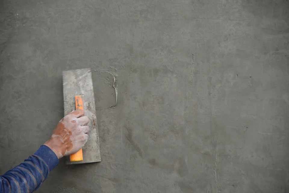 Outil de travail professionnel sur fond blanc neutre